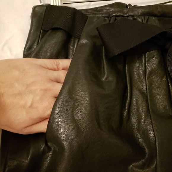 LIKE NEW! LEATHER MINI W/ BOW & POCKETS - Picture 3 of 5